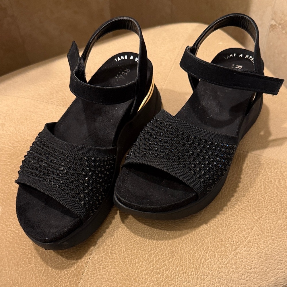 blondo 6 1/2 m jeweled sandals